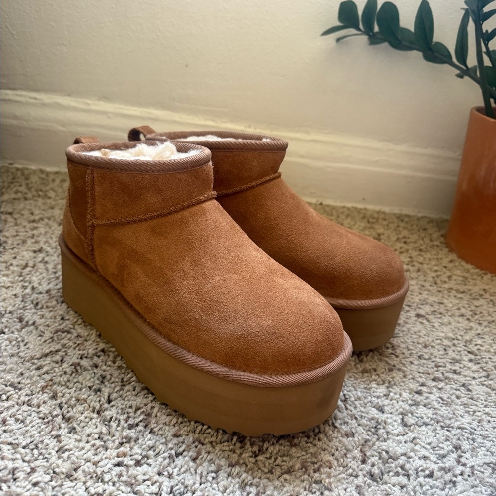 UGG Classic Ultra Mini Platform Boots Chestnut Women’s Size 7 NWT/Never Worn